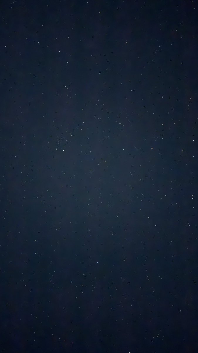 AKREYTI's tweet photo. @MKBHD We are so tiny. https://t.co/xThCqE29W0
