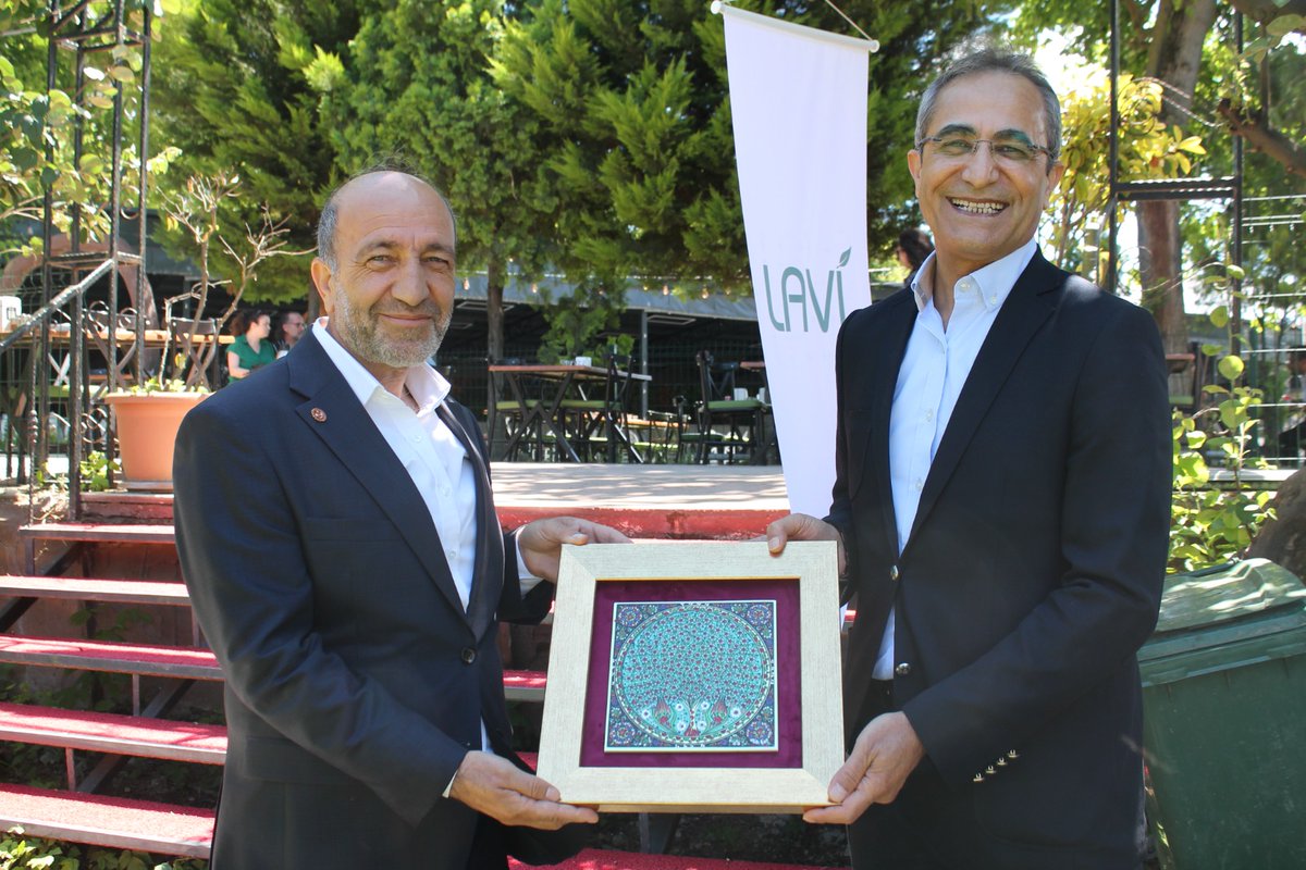 bursaperder's tweet photo. Bursa PERDER ailemiz, perakende sektörüne değer katan önemli bir buluşmada, üretim tesisleri Batman'da bulunan, meyve, meyve suyu ve dondurulmuş ürünler alanında faaliyet gösteren Fernas Gıda (Lavi) yöneticileri ile bir araya geldi. 🧃📌 https://t.co/YqDX1nidQJ