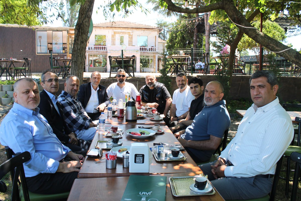 bursaperder's tweet photo. Bursa PERDER ailemiz, perakende sektörüne değer katan önemli bir buluşmada, üretim tesisleri Batman'da bulunan, meyve, meyve suyu ve dondurulmuş ürünler alanında faaliyet gösteren Fernas Gıda (Lavi) yöneticileri ile bir araya geldi. 🧃📌 https://t.co/YqDX1nidQJ