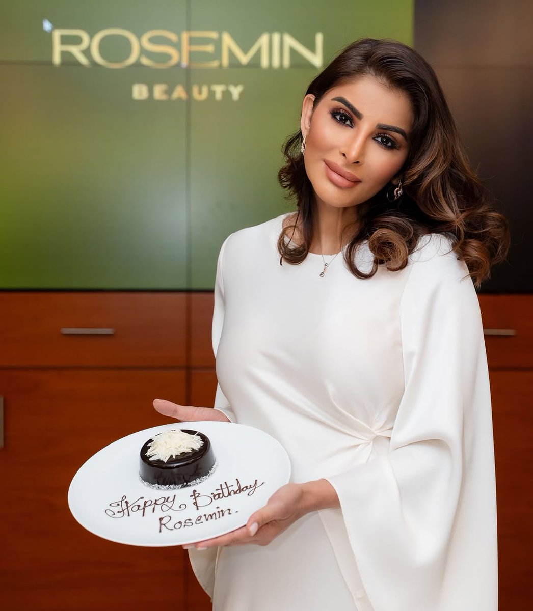 roseminsworld's tweet photo. People asked how I spent my birthday on the March 13th and honestly, it couldn't have been more meaningful.
At midnight, cake cutting and a surprise Zoom call from my family reminded me how loved I am.

And during the day, I was exactly where I wante... https://t.co/bDZHIEOU6o