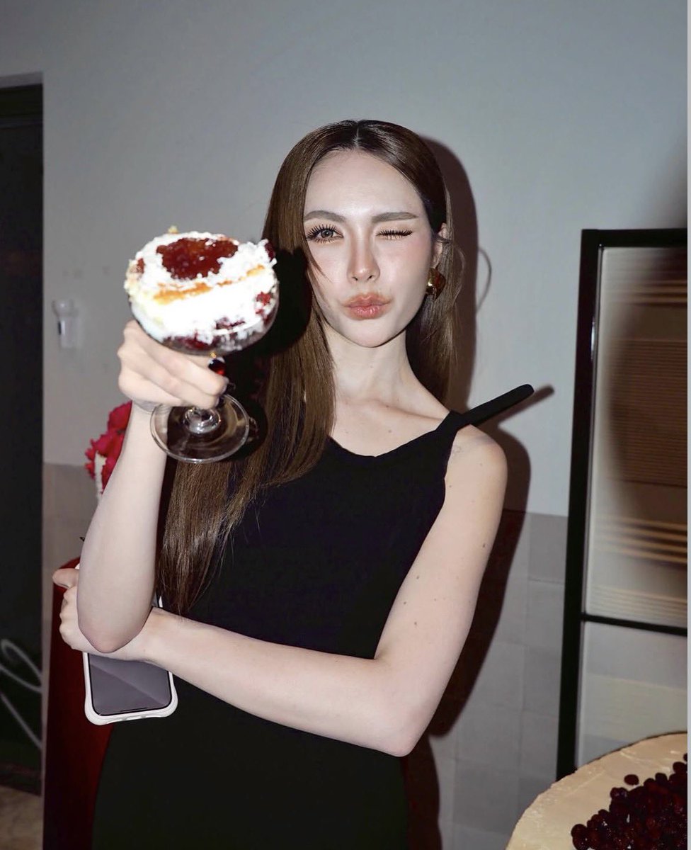 _alifyou7's tweet photo. Chapter 4/5 🐰🎀✨

˚౨ৎ #CharlottexOandB  #OandBxCharlotteInKorea 
#ชาล็อตออสติน #CharlotteAustin ˎˊ˗ https://t.co/XagvQ5r4uY