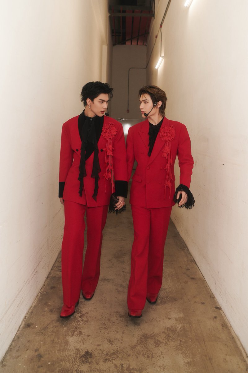 Cusp_Ent's tweet photo. The red suit, the first dance, and the beginning of the story. What was your favorite moment from this act? ✨

Yesterday Secret Night
#YesterdayTheSecretMelodiesDay https://t.co/EcpJsgZvN1