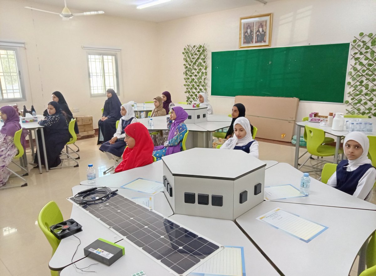 bdrlrwy2's tweet photo. تشرفت اليوم بتمثيل دائرة الإبتكار العلمي والذكاء الإصطناعي بتعليمية الداخلية بتنفيذ ورشة علمية عن الطاقة المتجددة في ضوء رؤية عمان 2040 والهيدروجين الأخضر وتقنية النانو و الثورات الصناعية بمركز إبن النظر للعلوم والإبتكار بسمائل ضمن فعاليات البرنامج الصيفي 2026 (جيل يصنع المستقبل) https://t.co/HEP6yOSJZO