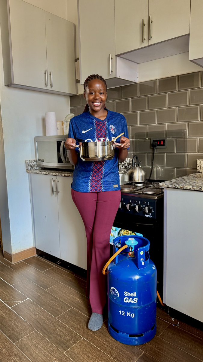 MaamaKampala21's tweet photo. What do you use to cook at your home? 

Me: Shell Gas https://t.co/eFCKaRA5zk