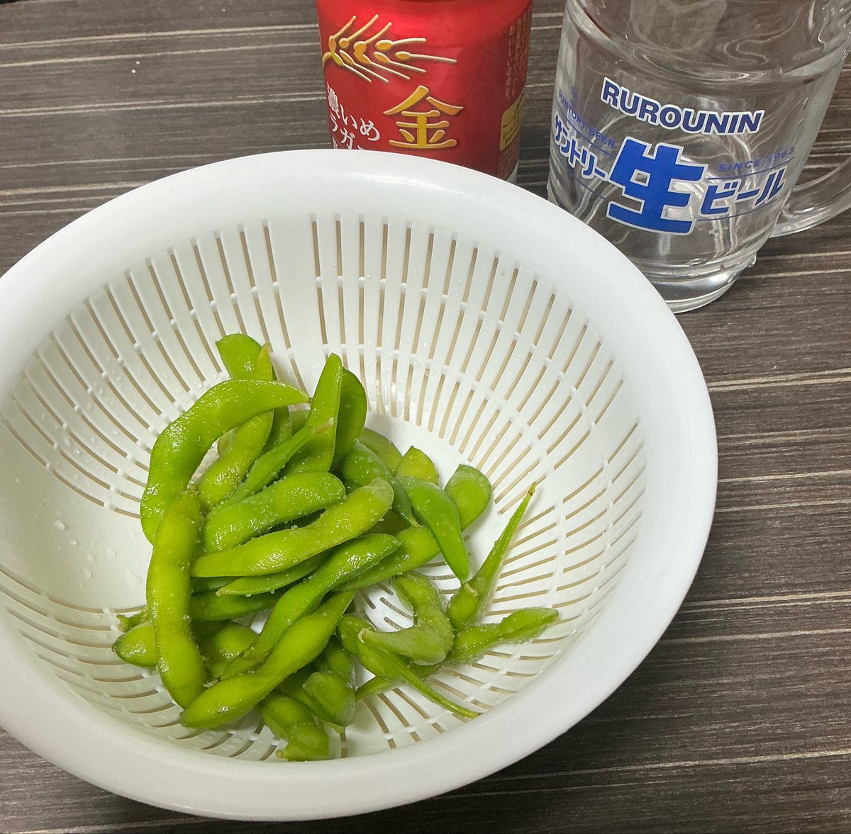imoimo029's tweet photo. カレオツ様でしたー！

ものすごくのんびりできた3連休だった。
やっぱり3日あると身体の疲労回復度合いがまるで違う。
腰の痛みも治ったし🙂

明日からの仕事イヤだけど、今週は4日労働だからまあ勘弁しとくか。

ではそろそろ晩メシにしますか🍻 https://t.co/AeO52Bo4WR