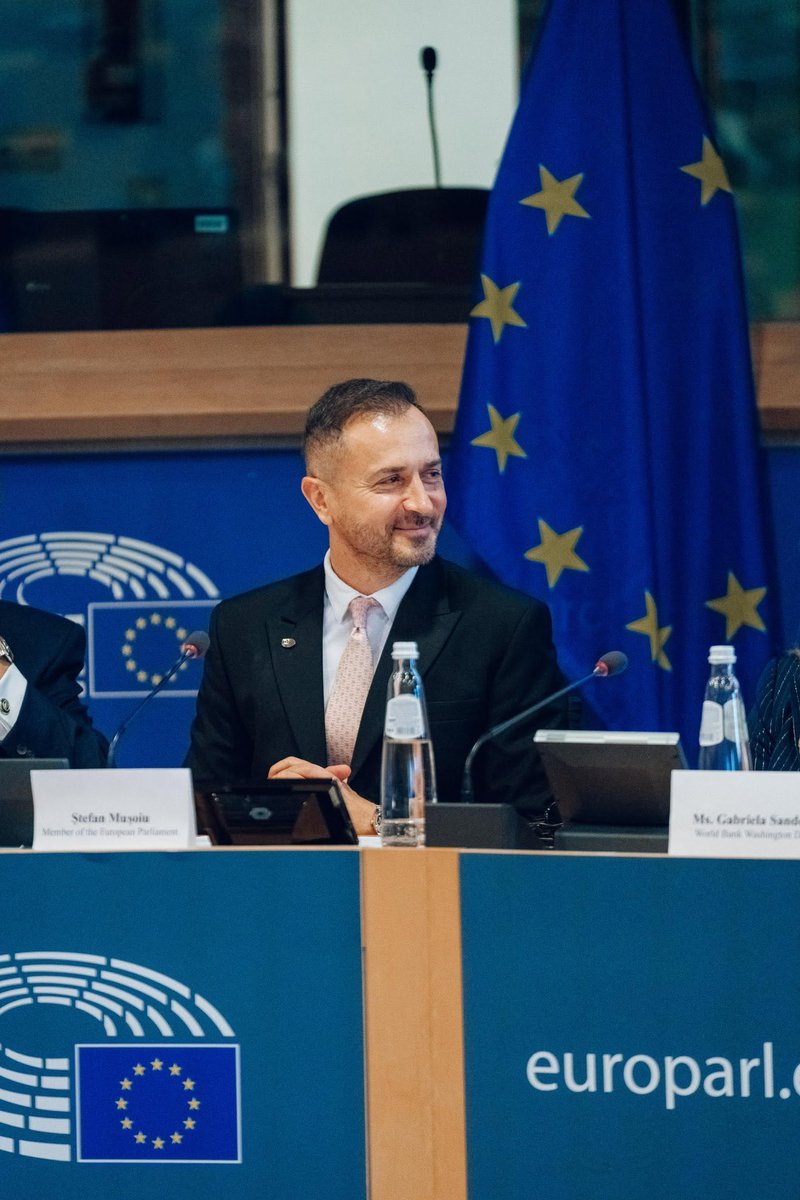 MusoiuStefan's tweet photo. 🇷🇴🇪🇺I brought together European, American and Romanian leaders to discuss transforming #Romania into a regional hub for transport, energy and logistics, strengthening the region's competitiveness and economic security. https://t.co/EZKtBRjrun