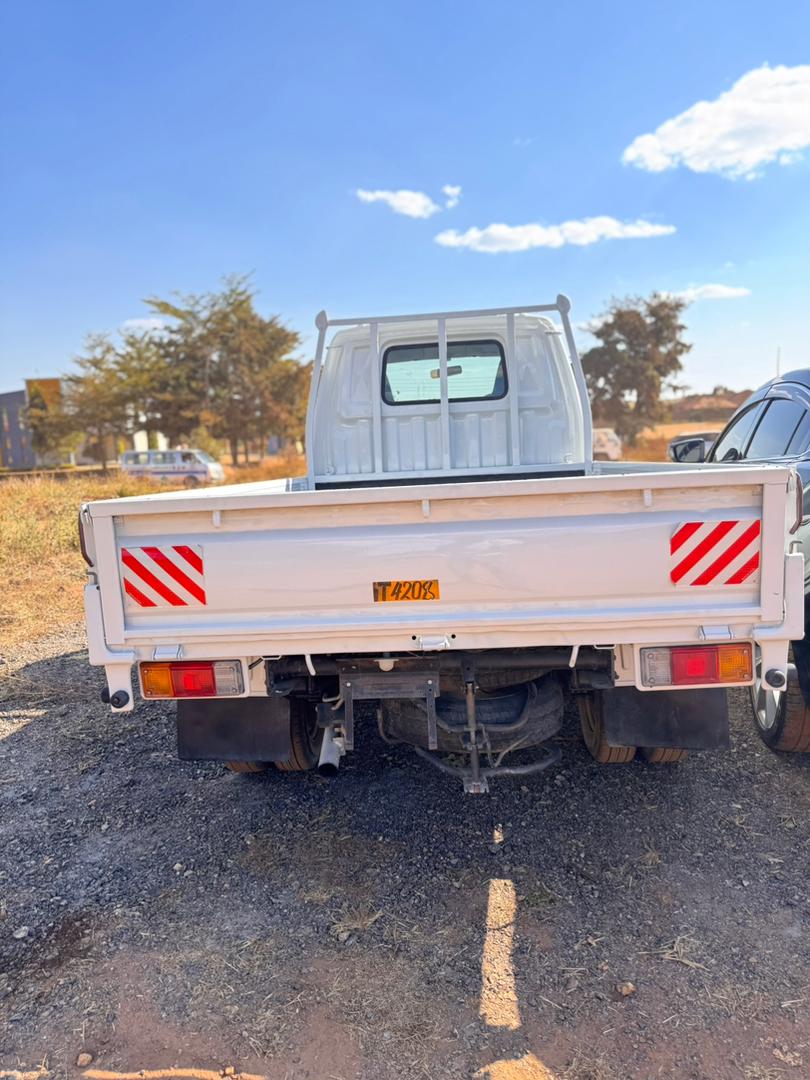 Live4Mind's tweet photo. Unregistered Bongo F8 engine
Petrol engine
Double tyres
102,000km+
1.5 tons
Manual transmission 
Going at 29 million 
0995981306
Negotiations allowed https://t.co/oKxDCYbeSz