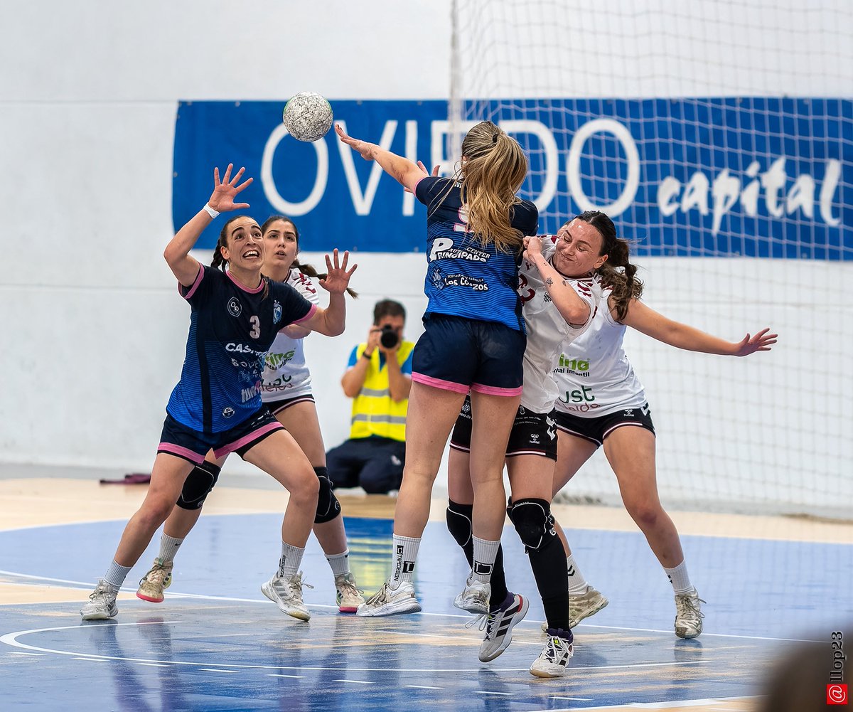 LobasOviedoBF's tweet photo. Después del sufrimiento de las últimas semanas toca bajar las pulsaciones y empezar a pensar con calma en la próxima temporada en @IberdrolaDHF #lobas #AscensoDHF #yocreOBF https://t.co/V27iNg6Vke