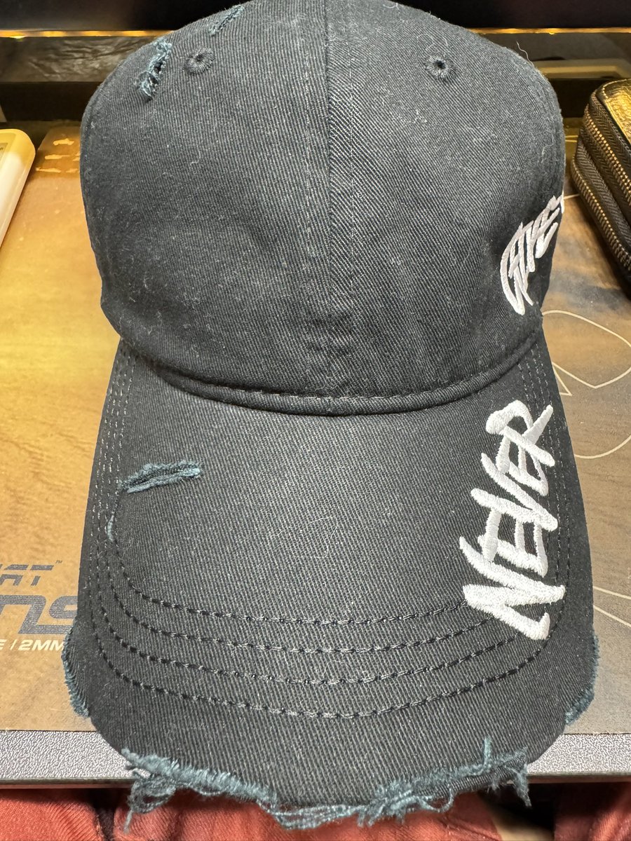 made in yp 第3弾 50個限定 スタッズ キャップ新品 プレゼント🎁用に購入したキャップ🧢 そのままプレゼントするのも良い