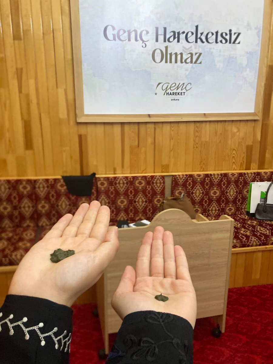 Leylbrkl's tweet photo. Mezuniyet kınalarımızı yaktık, canım derneğim 🤍 https://t.co/rf6Hz4SgPW