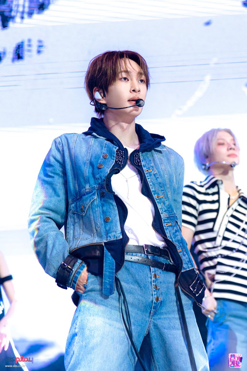 geminids_night's tweet photo. 📍 [현장포토] [Comeback] SHINee(샤이니) - Atmos - 온유
https://t.co/2OWj4scZeX

🔗사진링크
https://t.co/Hh6rrSie1W
https://t.co/NlJQFSVk8G
https://t.co/RLHaNOoCn6

#샤이니 #SHINee
#Atmos #SHINee_Atmos #인기가요 https://t.co/zbKpYcHB2x