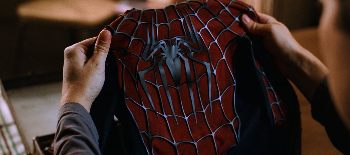 GeeksDc's tweet photo. UNPOPULAR OPINION BUT TOBEY'S SPIDERMAN 3 COSTUME IS VERY EYE CATCHY. IDK THE MORE YOU LOOK AT IT THE MORE IT GROWS ON YOU https://t.co/Hw6LY60pVO