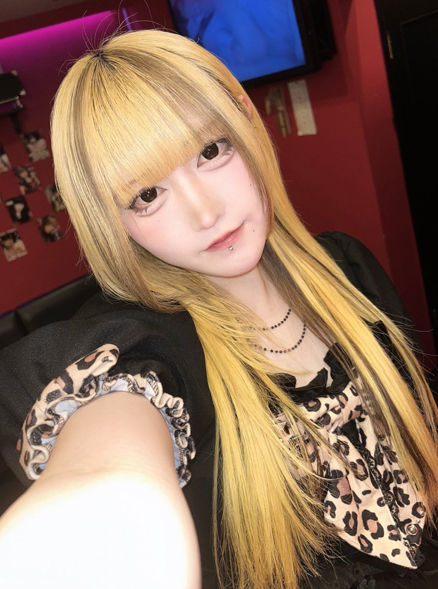 AB_2corogi's tweet photo. 1️⃣8️⃣➰2️⃣5️⃣💛
寝坊してメイク薄い今日。
またり予報なので待ってますよー🎵 https://t.co/KiaqFdaEWX