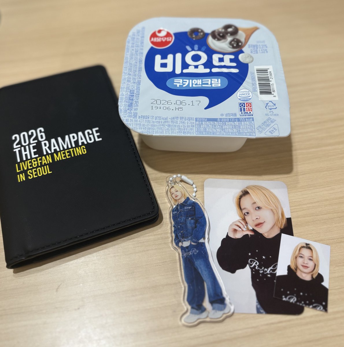 10616ym's tweet photo. ランペ韓国ファンミ楽しかった🇰🇷✨️
2部でレアな髪型も見れて嬉しかったな🥹💘
お見送り会で👍🏻したけどたぶん伝わってなさそうな感じでそこだけ後悔しました🥲ちゃんと喋れるオタクになりたい〜🥲
彰吾くんサランヘヨ🫶🏻@yamachiho1006 https://t.co/rznhdbCOBC