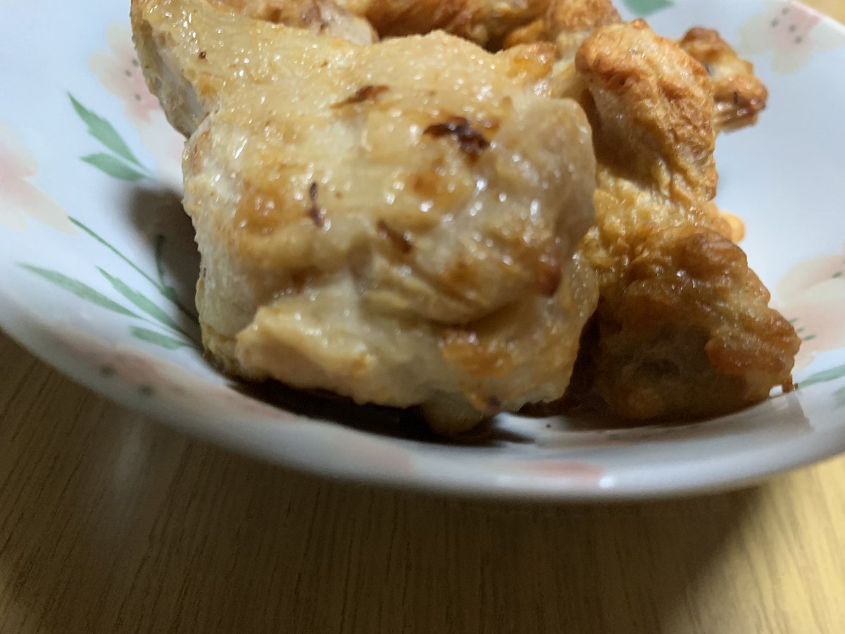 pprm19112's tweet photo. 近所のお姫様が暴れてる！？
だいぶ大きくなって、お友達を連れて前の路地で大騒ぎ！？
おこんとこ毎日だなぁ？？

声を聞くだけでも楽しい！！

とりあえずレモン風味の手羽元でもう少し飲む！？

なんか幸せだ！ https://t.co/hRj58vaKq7