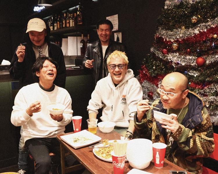 diskunion_punk's tweet photo. ▽ご予約受付開始▽

■30%LESS FAT / NOW BEST NEW -GOLD-

サポートギターのタカフミを加えた5人編成で鳴らす、「走らないけど止まらない」をモットーに27年間活動を続けてきた30%LESS FAT。
現在進行形の勢いを凝縮した“ベスト・ニューアルバム”がここに完成！

https://t.co/lUUwX2nOQJ https://t.co/1nOOER74Zn