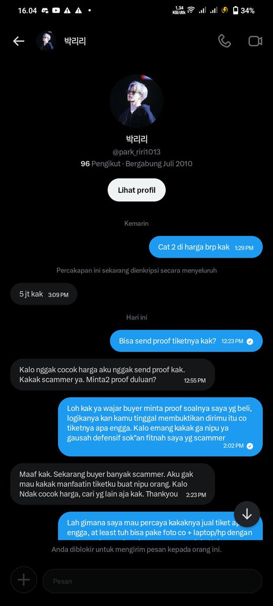 _butterproof's tweet photo. ❗SCAMMER OVERPRICED ❗

Cat 2 di hargain 5jt, giliran disuruh send proof malah defensif ngatain gua scammer kocakkk. Cupu bgt scammer teriak scammer, ketahuan nipu langsung blokir. @park_riri1013

#scammer
#BTS_ARİRANG
#bts #wtt #wts #btsjakarta #penipu #overpriced https://t.co/Cri6QXAu5m