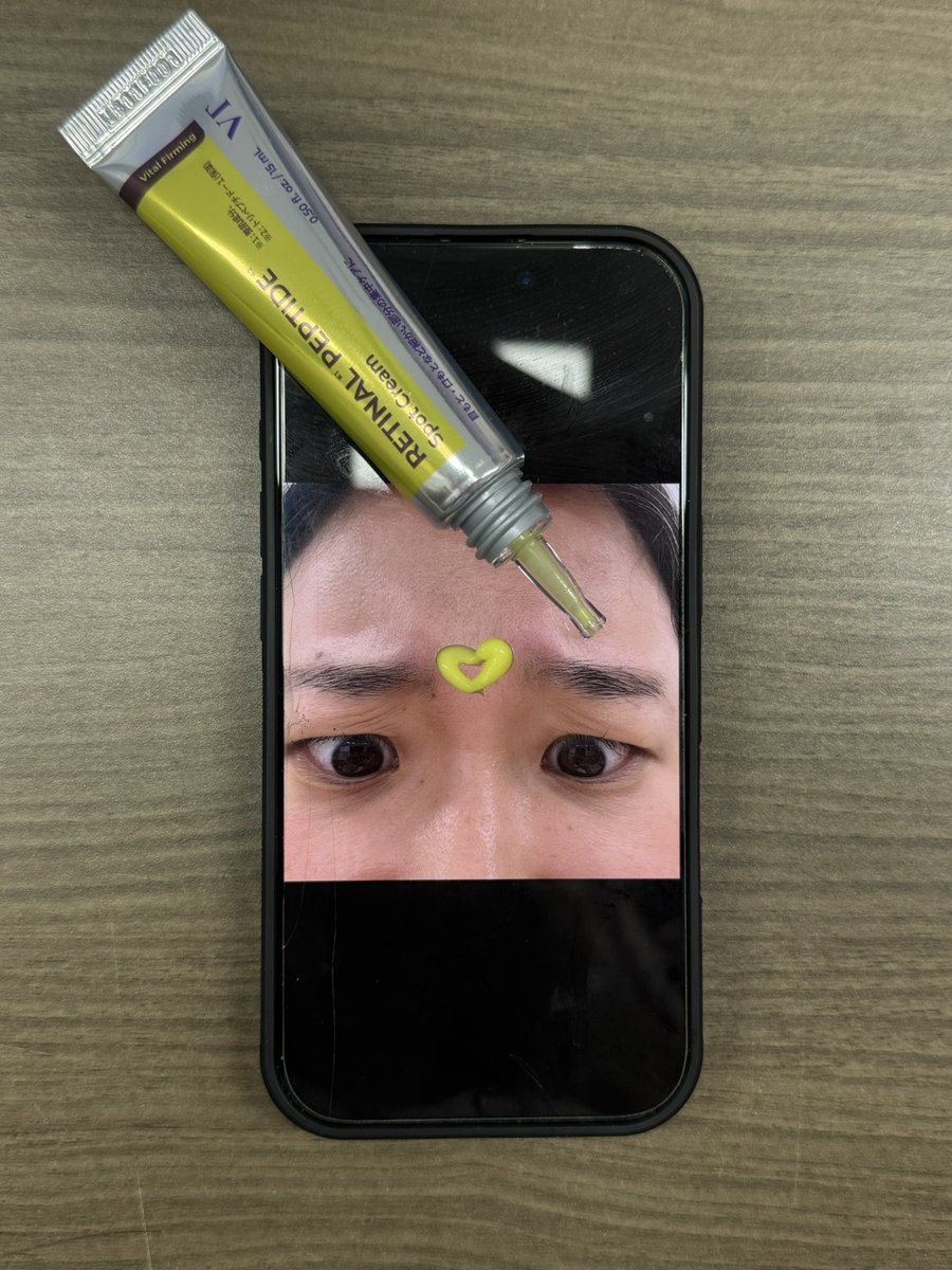 vtcosmetics_jp's tweet photo. #EVENT
#本日のVTプレキャン

最近、思わず「ムカッ！」とした方へ。

VTがその怒りを鎮めることはできませんが、
眉間のシワのケアなら、全力でお手伝いさせてください…！

VTのレチナール ペプチド スポットクリームは
👉レチノールより効果が出やすい1段階進化したレチナールを使用
👉コラーゲン生成・肌バリアケアのペプチド配合で敏感肌でも◎
👉眉間・目元・ほうれい線などに集中ケアできる

本日よりPLAZA、ロフト、ハンズ等全国のバラエティショップ、ドン・キホーテでも
順次発売となります！💛

抽選で5名様にスポットクリームを🎁

💛参加方法
① フォロー・いいね・リポスト
② 最近ムカついたことをコメント

💛〆切
6/17