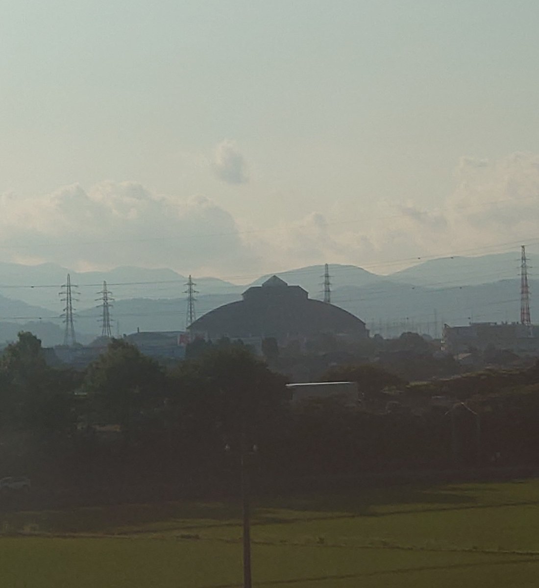 tabun_bird's tweet photo. これで長かったライブ2-仕事1の北陸3daysが終わる
敦賀乗り換えはやはりサンドーム行った皆さんは見かけるわな
何気に初な名古屋直通にて https://t.co/vWnPn4kCoZ