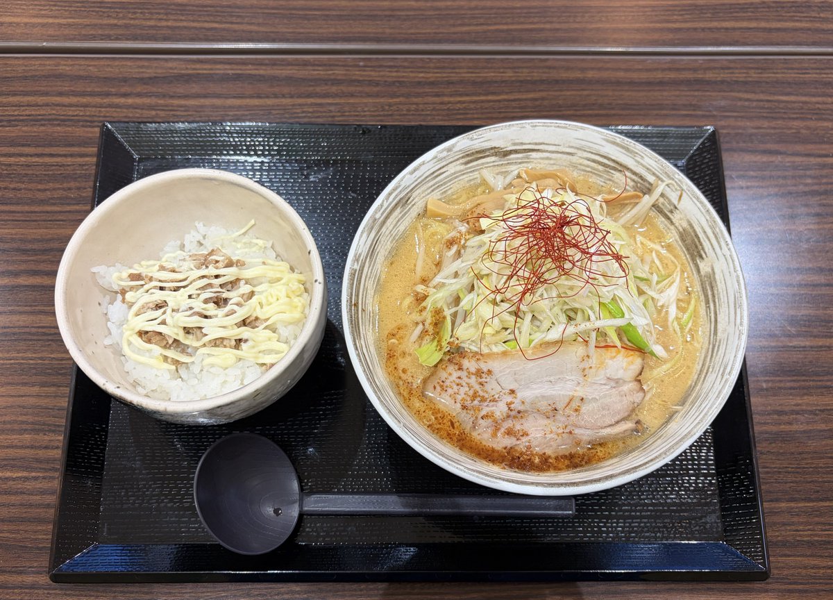 nutti77's tweet photo. 八食センター内フードコート味横丁
フルリニューアルオープン👏ﾊﾟﾁﾊﾟﾁ

天岳&amp;Nacl（ナクル）さんの
「天岳らぁ麺」食べてきました🤤
生姜とニンニクが効いた濃厚なスープで
美味しかったです♪
次は丼物を食べてみたい🍚　#八食センター https://t.co/UvOy4tSRqI