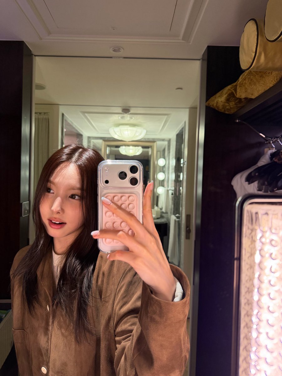 9wiceupdates's tweet photo. [NY🐰] 260615 6:26pm KST

“I realized I haven’t posted the GROVE shoot photos on Insta yet. I’m shocked” https://t.co/IvM9G8brhI