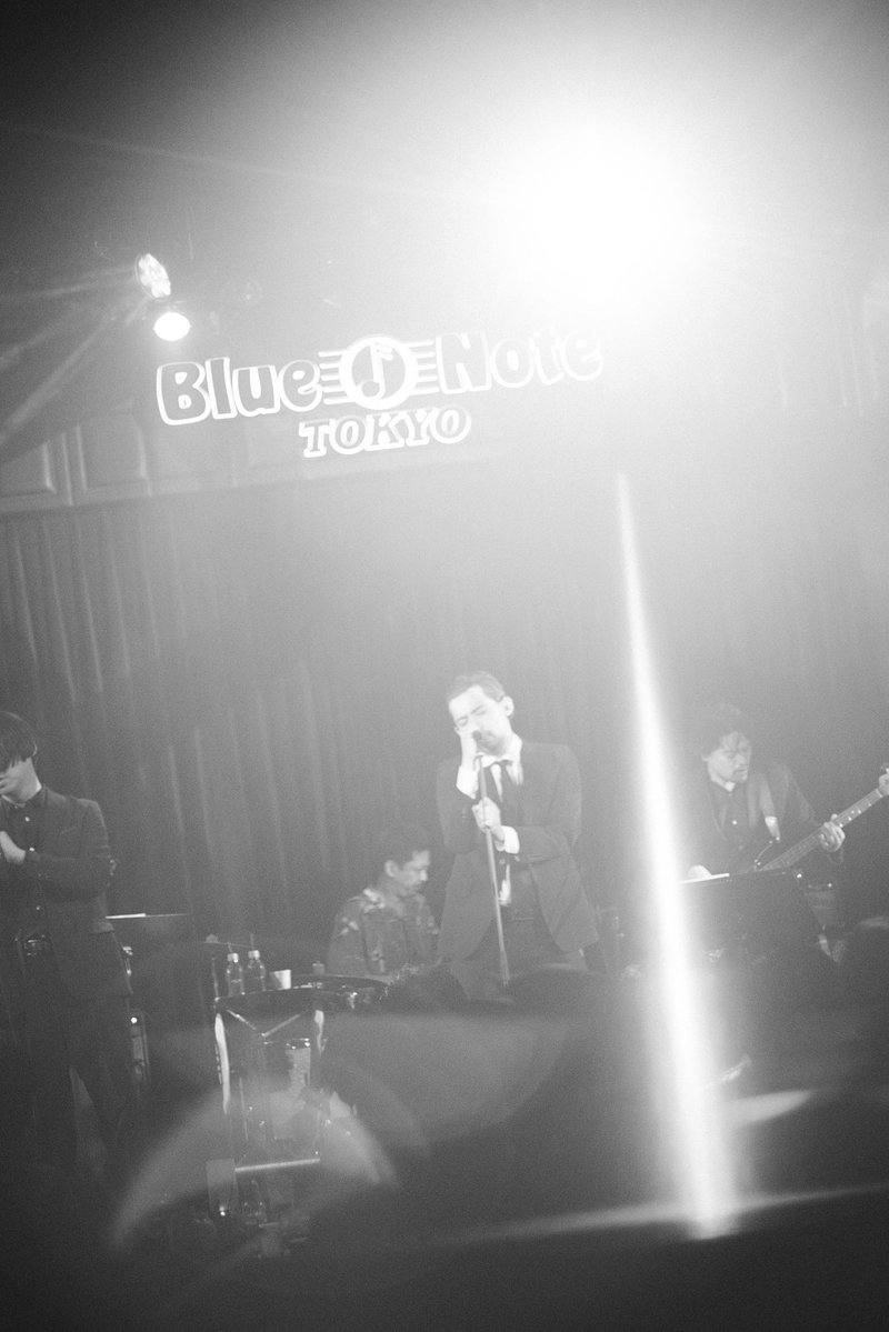 ALI_MUSIC_DANCE's tweet photo. thank you!!  ALI 10th ANNIVERSARY SPECIAL NIGHT in BLUE NOTE TOKYO 2026 
最高の時間を皆様ありがとう。
来てくれたお客さんの音楽を愛する顔や空間こそがALIで10年間やって来た中での宝物なんだなあとステージで思いました。
スタッフや、メンバーもありがとう。
10年はまだまだ助走。ここから、楽しく踊り出せそうです。
あらためて、
最高の時間をありがとう、これからも死ぬまで遊んでくださいね 

@BlueNoteTokyo !!

#ALIMUSIC