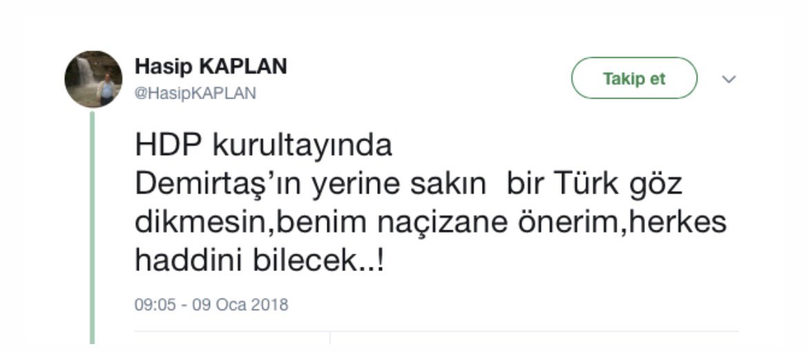 unalyldr's tweet photo. DEM Parti ile ortak seçime giren TİP Genel Başkanı Erkan Baş’ın, “DEM Parti ile ortaklaşmayabiliriz” söylemleri üzerinden karşı taraftan gelen tepkiler anlaşılabilir. Zira benzer bir çıkış, Haziran 2018’de HDP kurultayı öncesinde Sırtı Süreyya Önder’in adaylığı gündeme gelince Şırnak Milletvekili Hasip Kaplan’dan gelmişti.

Ne diyordu Hasip Kaplan?

“HDP kurultayında Demirtaş’ın yerine sakın bir Türk göz dikmesin. Benim naçizane önerim; herkes haddini bilecek!” 

Sırrı Süreyya bu duruma tepki gösterince “Sırrı gitsin film çeksin” demişti.