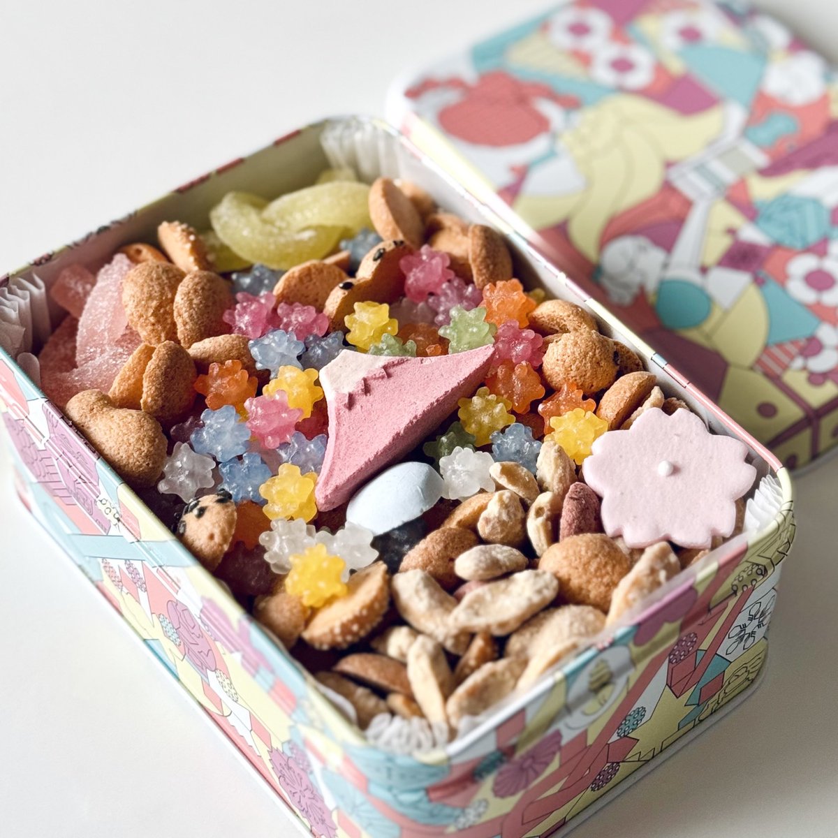 銀座菊廼舎 135周年限定缶「菊花」可愛くておいしいお菓子の宝箱。赤