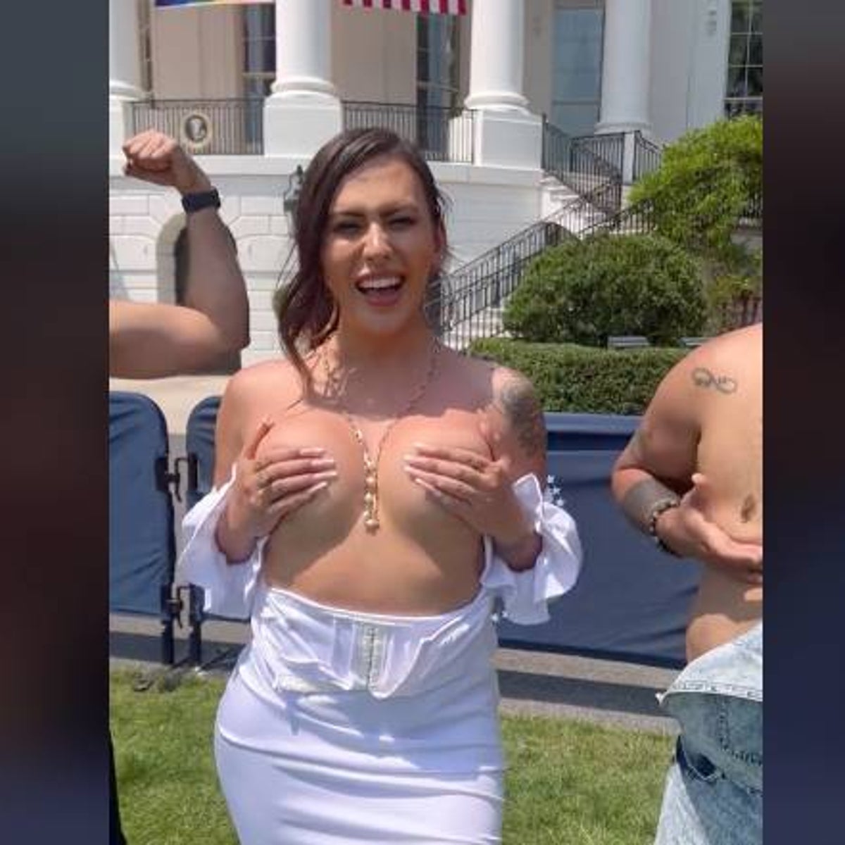 JasonMichael444's tweet photo. @LePapillonBlu2 @AZ_Brittney Oh that's right You guys prefer dudes with boobs running around on the White House lawn. Talk about trailer trash. Did you all forget about this because the rest of America didn't. https://t.co/IIgevJQjSw