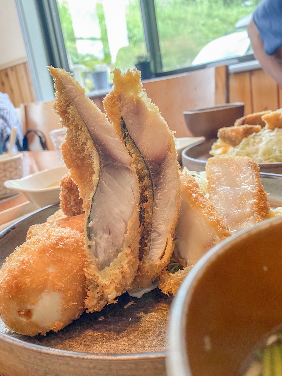 FLYDAY_Ichihara's tweet photo. 海は見えないけど
森が見えるアジフライ屋 https://t.co/JfEkRrddEH