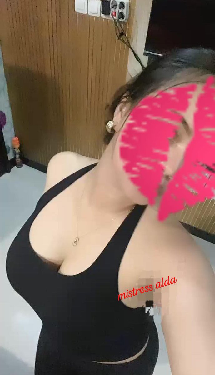 MistAlda's tweet photo. after workout at home💪
enaknya abis WO keringetan langsung dijilat🤣🤤
#bdsmindo #mistressalda #workout #sweatfetish #feetfetısh #feetworshi̇p https://t.co/g9pE1RVwOG