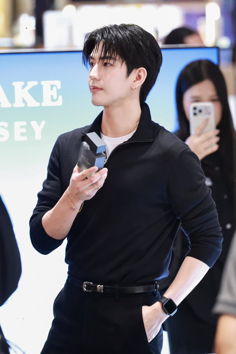 umademyday0804's tweet photo. เอางี้นะ เคะหล่อ เคะสวย เคะน่ารัก เคะตาแป๋ว เคะยิ้มหวานตาสระอิ น้องซีเหมาหมด เพราะนี่คือ เคะอันดับฮัลโหล เคะนาฏราช เคะแท้มีใบเซอร์เท่านั้นค่ะ ป้าหึงเคะว่ะ 

NARCISO WITH SEA

#narcisorodriguezparfums
#forhimmuscsantal
#sea_tawinan https://t.co/xaAusdoA6T