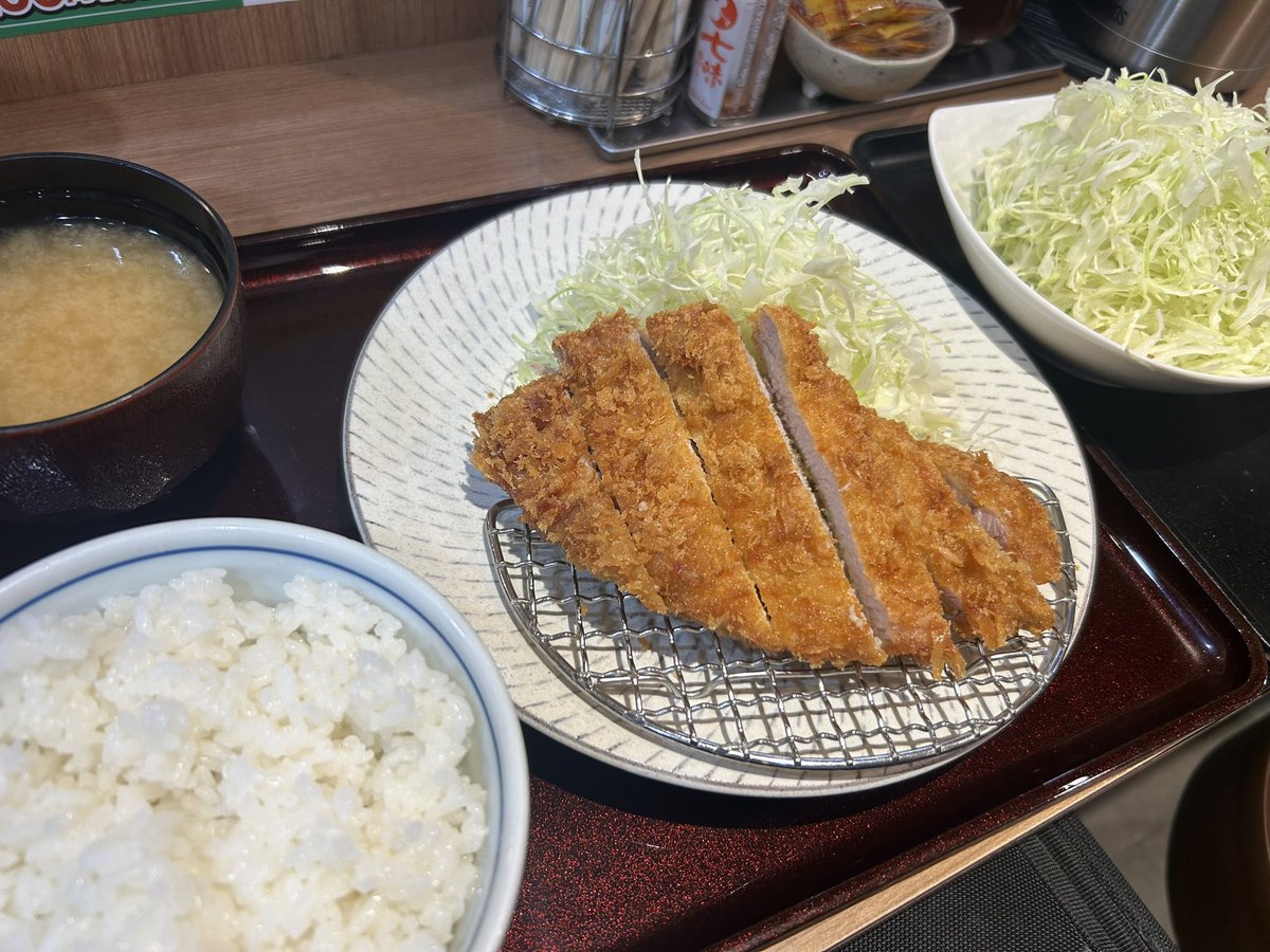 robert_cpp's tweet photo. キャベツを食おう https://t.co/CVpuMdVRGq