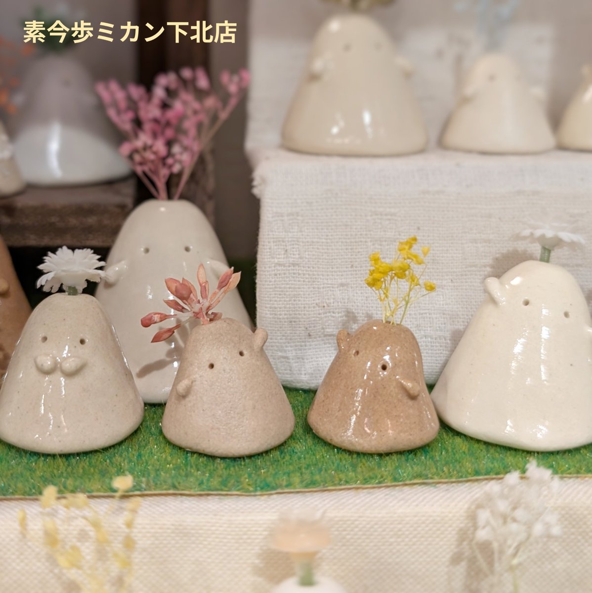 koemoeko's tweet photo. 本日【素今歩ミカン下北店】に納品しました！

おばけだけがたくさんいます👻🌷
こちらも価格改定しました。ご了承くださいませ🙇

HMJ（ハンドメイドインジャパンフェス）のカードも置いてあります！
#素今歩 #ミカン下北 #下北沢 https://t.co/DFj9B8e1VR