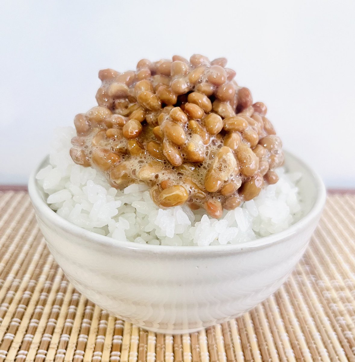 なっとうご飯 きょうのなっとう・～・ 【納豆ごはん】 ・納豆 ・ご飯 シンプルにうま