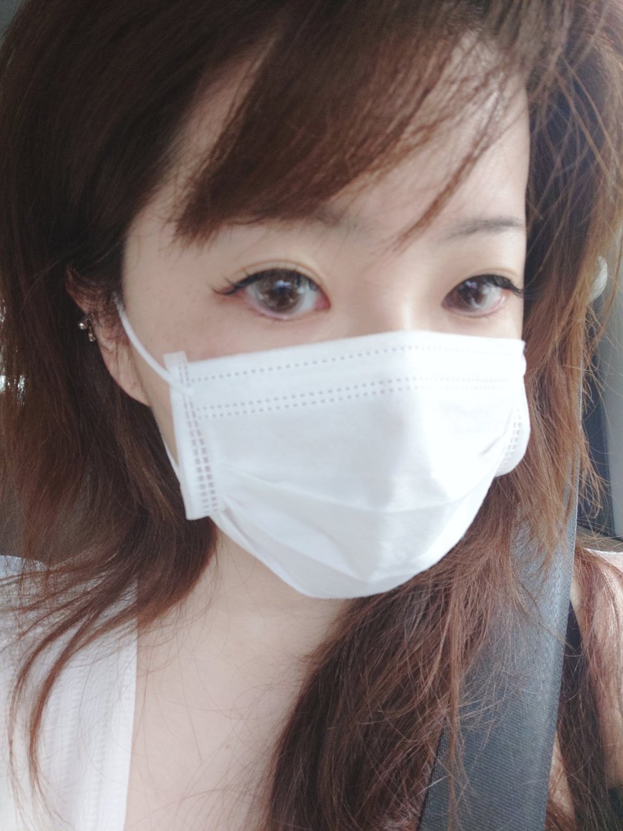 1622K_'s tweet photo. 頭ボッサボサのままマツエク行って……化粧もヘアメも終わったので出勤！ https://t.co/HTxB5rnwuI