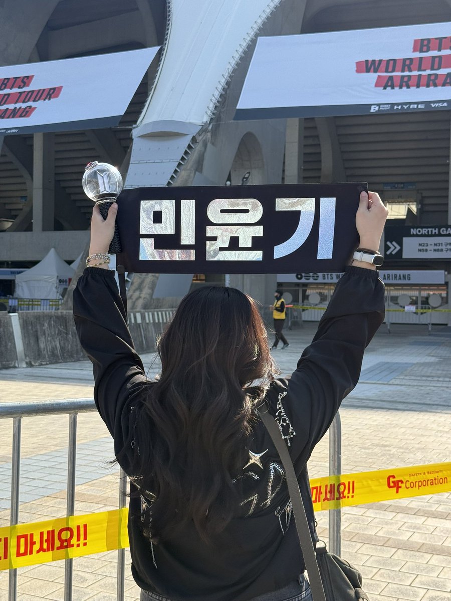 thereforstarry's tweet photo. BTS ARIRANG IN BUSAN ✅ https://t.co/Lt8UujyiZX