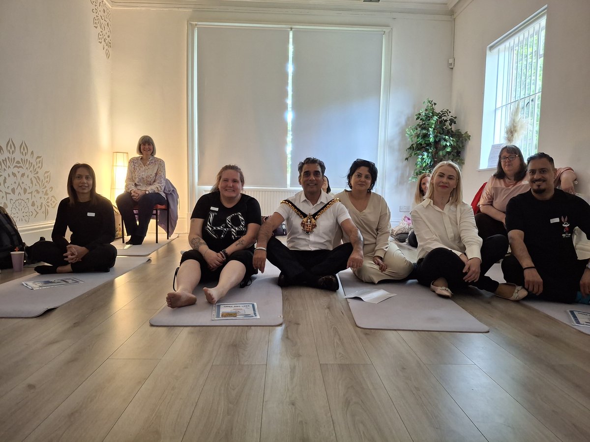 WolvesMayor's tweet photo. A wonderful visit to Healing Minds &amp; Hearts CIC for their Holistic Grief &amp; Loss Support Practitioner Training.
It was inspiring to learn more about the organisation's work supporting individuals and families across Wolverhampton through some of life's most difficult challenges. https://t.co/8MvX0sAjfx