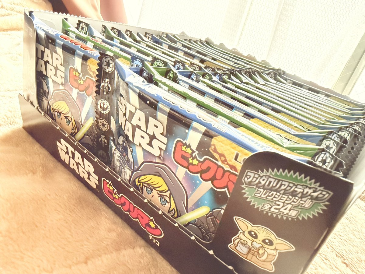zusanko's tweet photo. 前回ポップアップショップ行った時に品切れで買えなかったのがギリあって買えたり、カフェのグッズ買ったり…

関西で販売してないって言うたらたっくまんやたっくまんの仕事仲間の人がビックリマンチョコ買ってプレゼントしてくれたり…！

幸せいっぱいだ✨ https://t.co/lQElzIcDnw