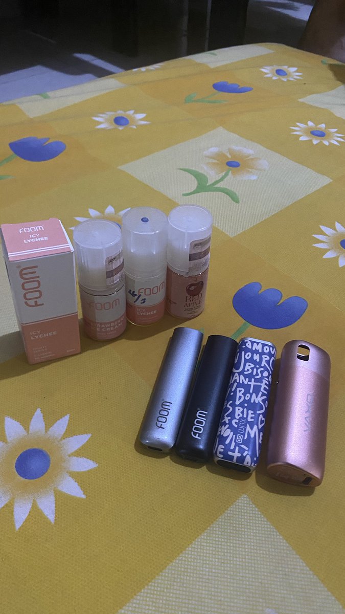 affectimn's tweet photo. wts pod oxva oneo, oxva xlim go, dan foom x barengan sama liquid foom kaya di gambar.

harga? dm aja 

device pod mod #zonauang https://t.co/WMbOBGyvoY