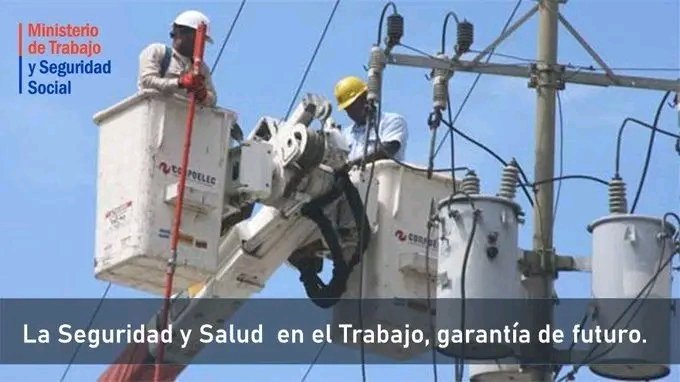 MTSS_CUBA's tweet photo. La instrucción de los tra­bajadores sobre las estrategias establecidas para enfrentar altos riesgos, perfeccionar acciones para evitar accidentes o enfermedades profesio­nales y el uso correcto de los medios de pro­tección. 
#MtssCuba #Cuba https://t.co/I3yr80pCHr