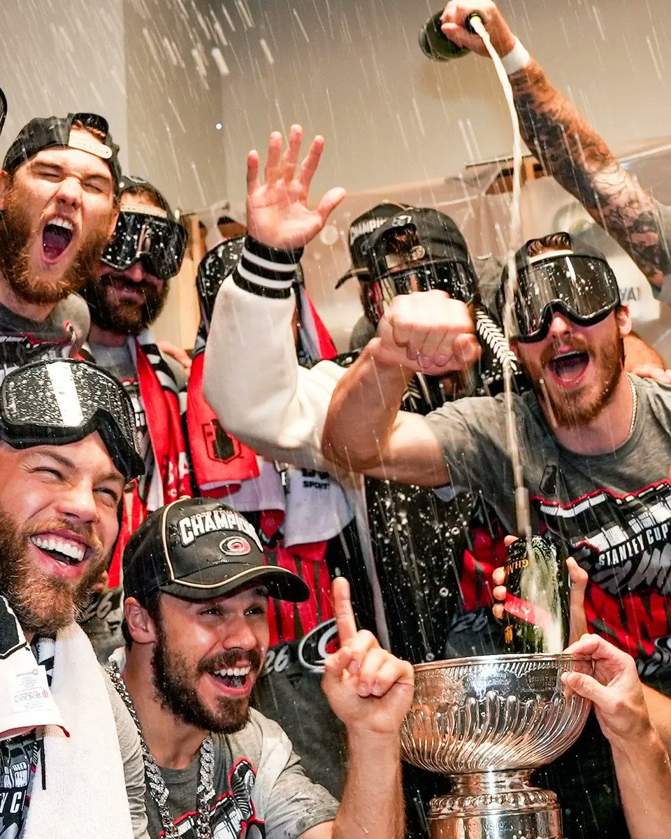 itsaho2jarvybby's tweet photo. they're gonna be hungover the whole week 😂🍻🎉 
#sounsthesiren #stanleycup https://t.co/QEC9rW78sB