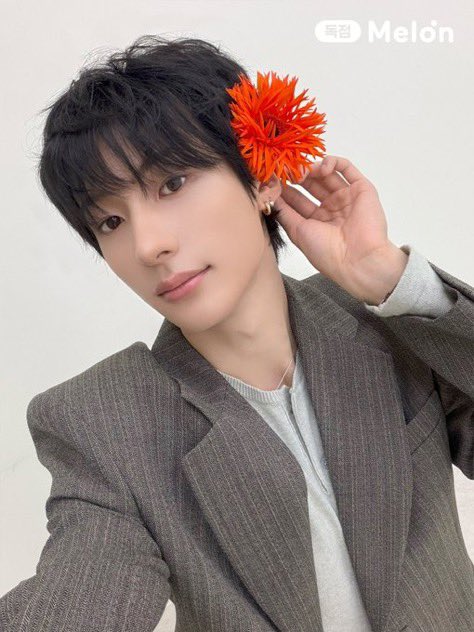 MYANTON_TH's tweet photo. Exclusive Photo MelOn Magazine 260615

🦕: สวัสดีค้าบชาวเมล่อน ~

ในที่สุด มินิอัลบั้ม [II] ของ RIIZE ก็ได้ปล่อยออกมาเรียบร้อยแล้ว !

ซัมเมอร์นี้ ฝากฟังเพลงของพวกเรา RIIZE กันเยอะ ๆ น้า♡

จาก แอนตัน

#ANTON #앤톤 #RIIZE #라이즈 https://t.co/blp2omXRhl