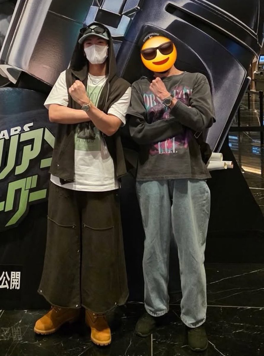lvkk_7's tweet photo. 壱馬くんお父さんと見に行くって約束してたもんね😭💕💕ほんとに川村家＋ラークさん仲良くて微笑ましい( ◜𖥦◝ )♩(すっぴん壱馬さん本当に大好きすぎて苦しいです🤦🏻) https://t.co/TXy2GnxINU