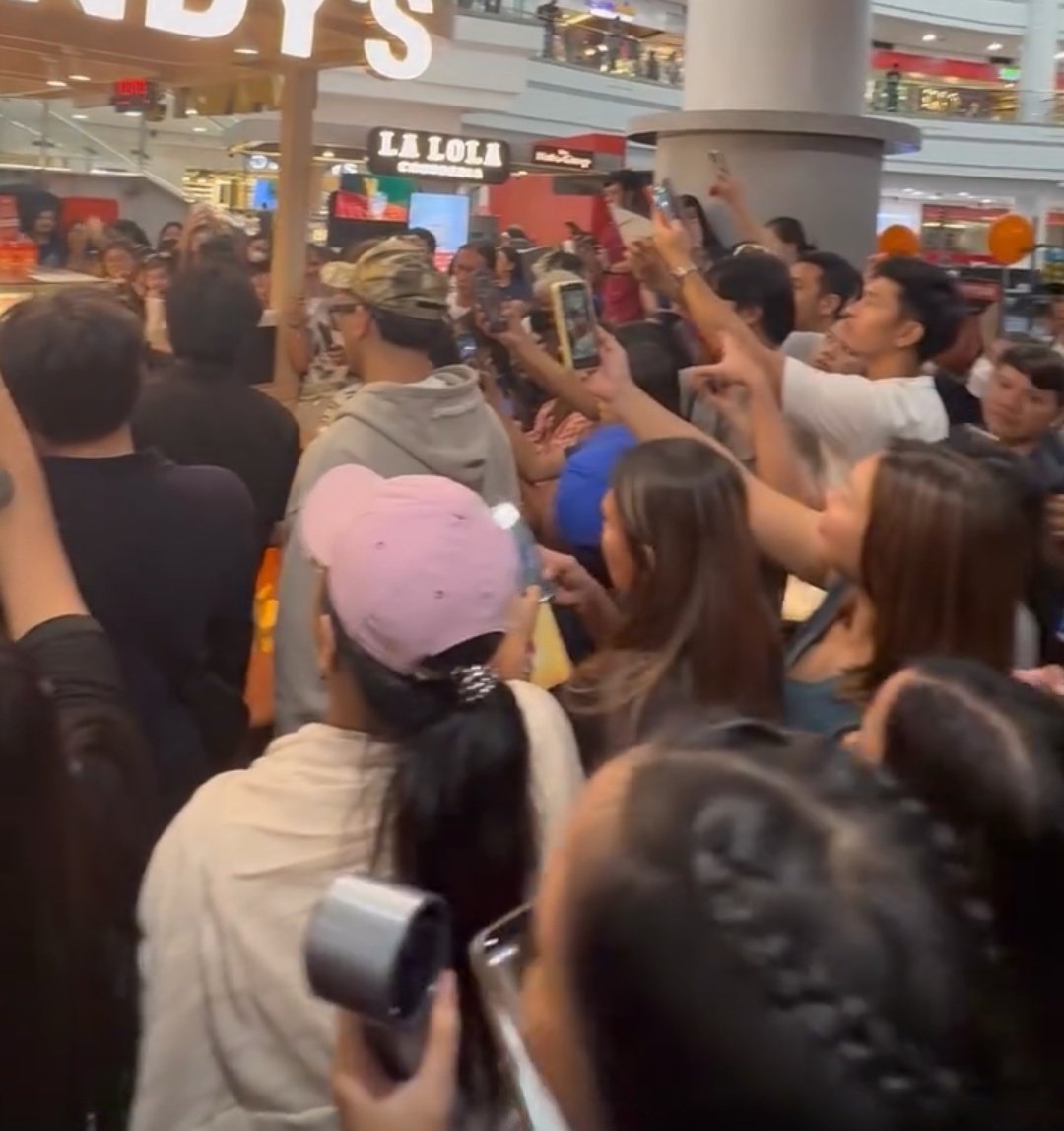 davikaaayuu's tweet photo. Ang daming tao kanina. Maraming salamat sa mga pumunta.

DUSTIN AT RANDYS ROBMANILA
DUSTIN AT RANDYS ROBMANILA https://t.co/ZIm5TzkNHr