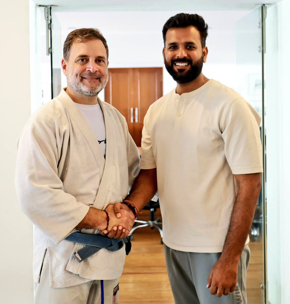 SaurabhRaii_'s tweet photo. An inspiring interaction with Rahul Ji — "Learning, Leadership, Inspiration and Vision in one frame." 

Honoured to meet you Boss 💪🏻✊🏻🙏🏻 @RahulGandhi ❤️ https://t.co/rskn5ElyV9