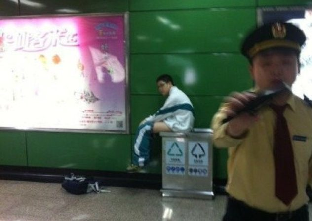grandsoldeus's tweet photo. This FRAUD has no proof of Indians shitting in public. But guess what? I have the proof of Chinese people shitting in public. 😹 The great red dragon shits a lot, is a paper tiger and can't back up their lies with nightlife propaganda. #helevier #china #ccp https://t.co/3JTobWSVGe
