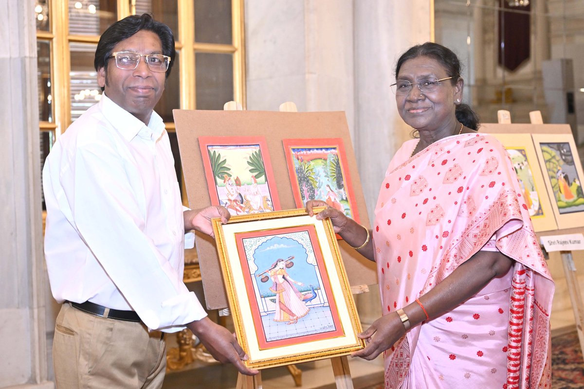 rashtrapatibhvn's tweet photo. President Droupadi Murmu met a group of artists of traditional miniature art forms of India and witnessed their work at Rashtrapati Bhavan. Eleven artists staying at Rashtrapati Bhavan under its Artists-in-Residence programme displayed different art forms such as Rajasthani, Pahari, Guler, Kangra etc. The Artists-in-Residence programme is a celebration of the spirit of India’s artistic traditions, reaffirming the important role of living art traditions in preserving cultural identity and inspiring future generations.