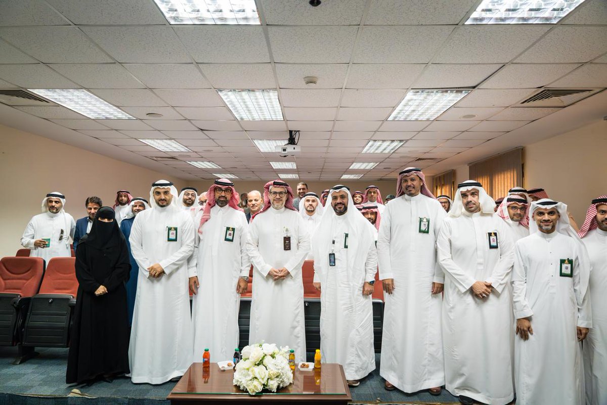 KAU_Events's tweet photo. واصل رئيس الجامعة لقاءاته المفتوحة مع منسوبي عدد من الكليات، شملت كلية الصيدلة، وكلية الحاسبات وتقنية المعلومات برابغ، وكلية الهندسة برابغ، وكلية الاتصال والإعلام، بما يعزز الشفافية والتكامل، ويدعم تحقيق مستهدفات الجامعة الأكاديمية والبحثية.
#جامعة_الملك_عبدالعزيز #KAU https://t.co/rcnWtNp97V