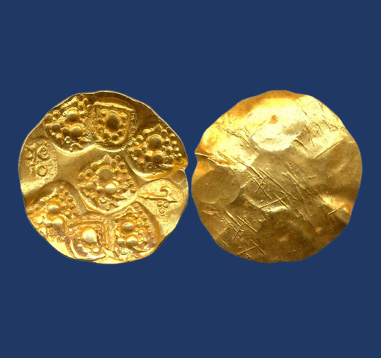 MintageWorld's tweet photo. Gold Nandi Gadyana of Nolambas

Nolambas served as important feudatories and local rulers in the Deccan region i.e. Andhara, Karnataka and Tamil Nadu rulers. They ruled parts of southeastern Karnataka, western Andhra Pradesh, and northern Tamil Nadu from c. ~735–1052/1055.

The kingdom known as Nolambavadi, covered areas of modern Tumkuru, Chitradurga, Kolar, parts of rural Bangaluru, Anantapur, Chittoor, and extended into Dharmapuri (Salem) in Tamil Nadu. Initially Chitradurga, later Hemavati (Henjeru) in present-day Anantapur district, Andhra Pradesh was their most prominent capital and a site with many inscriptions and temples.

For more... https://t.co/96riXFVEOp

#coins #money #numismatics #CultureUnitesAll #ancientindia #nolamba #karnataka #tamilnadu #nandi